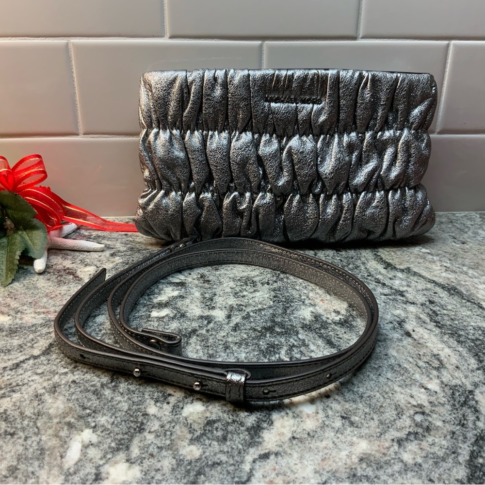 💥SALE💥NWOT Michael Kors Silver, Metallic Ruched Leather Clutch/crossbody.